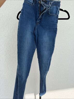 Skinny Jeans in Medium Blue - Women